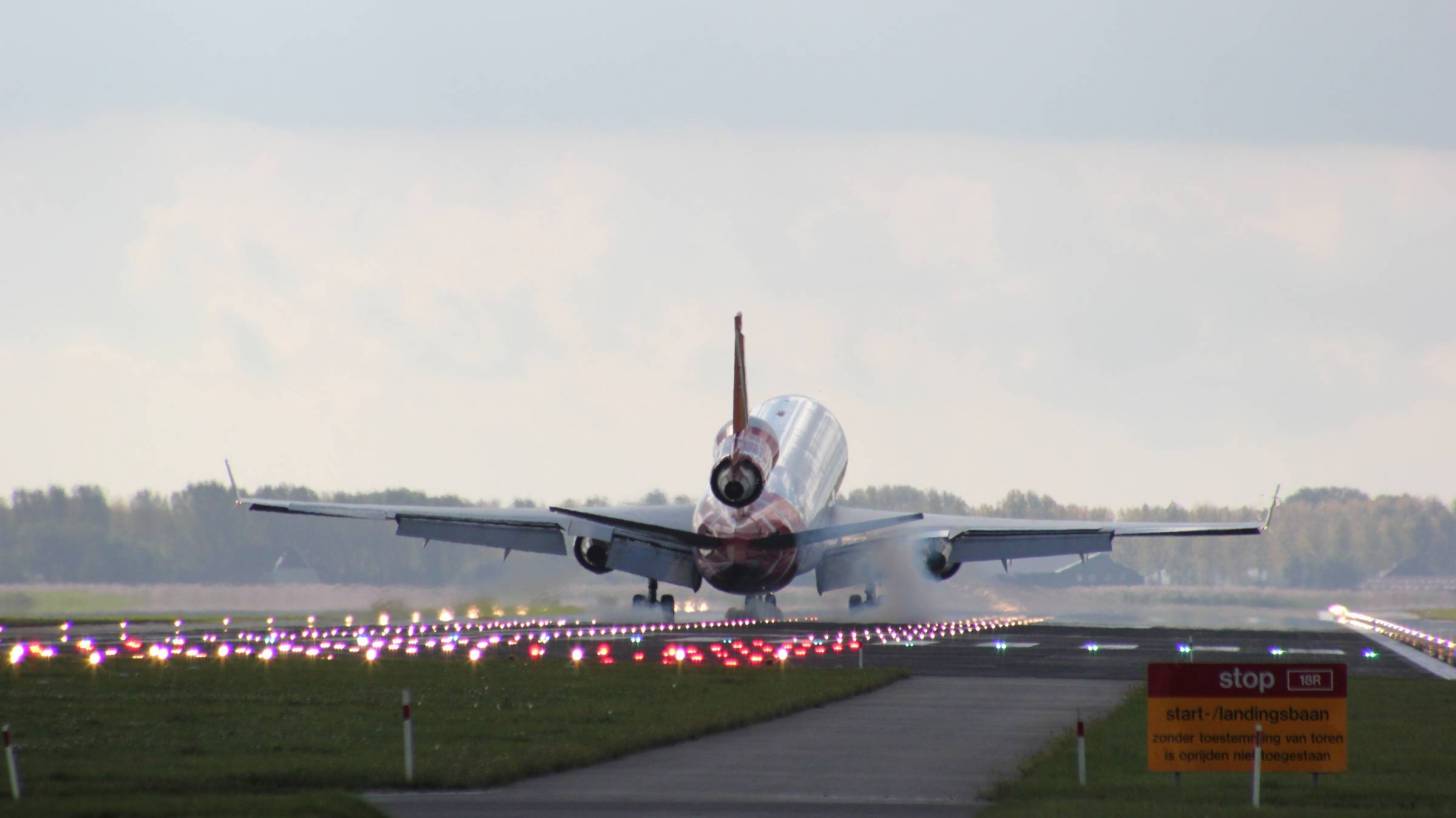 airplane landing