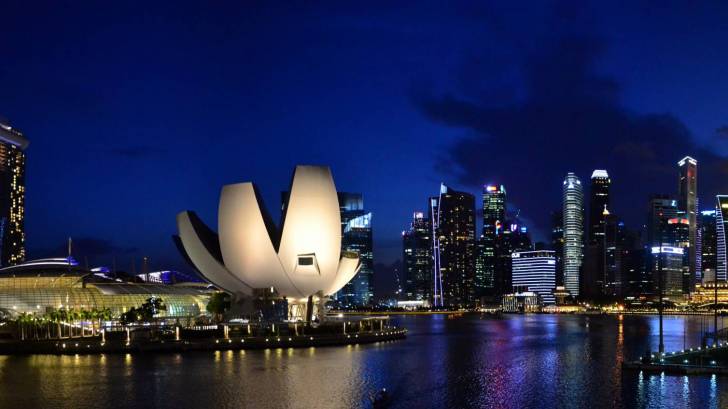 night time in singapore
