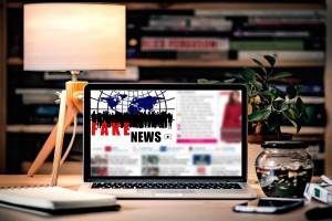 computer on a home desk stating fake news