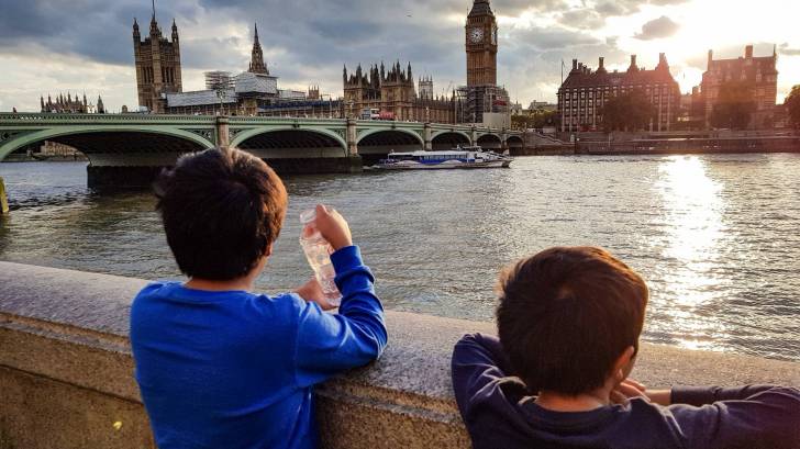 kids looking at the monuments in UK