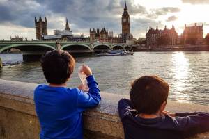 kids looking at the monuments in UK
